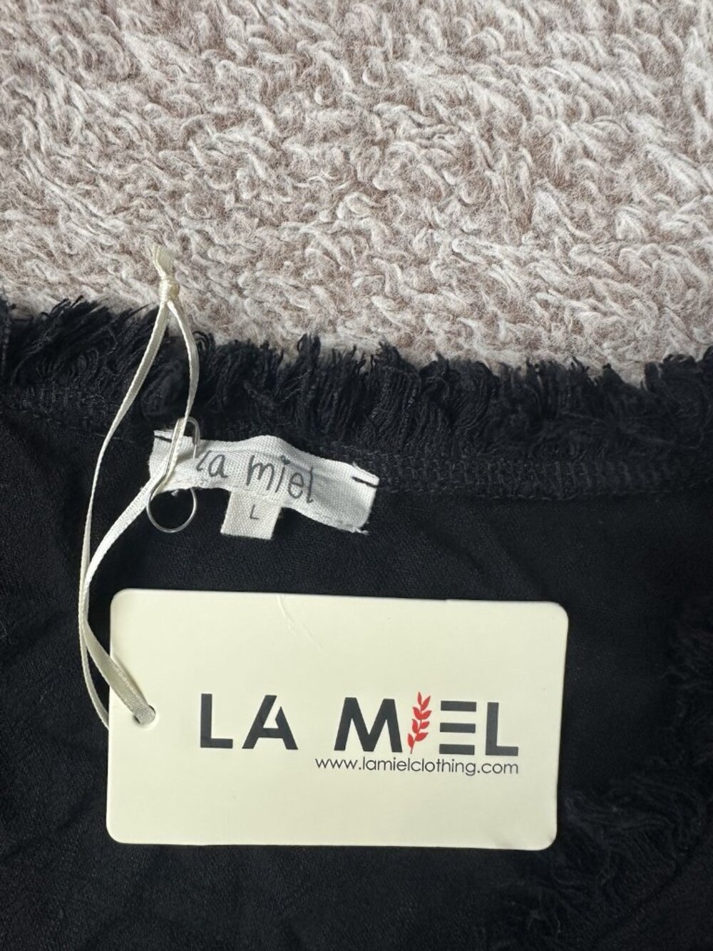 NWT La Miel Womens Size L Black Linen Blend Raw Edge Frayed Fringe V-Neck Tank - Picture 4 of 9